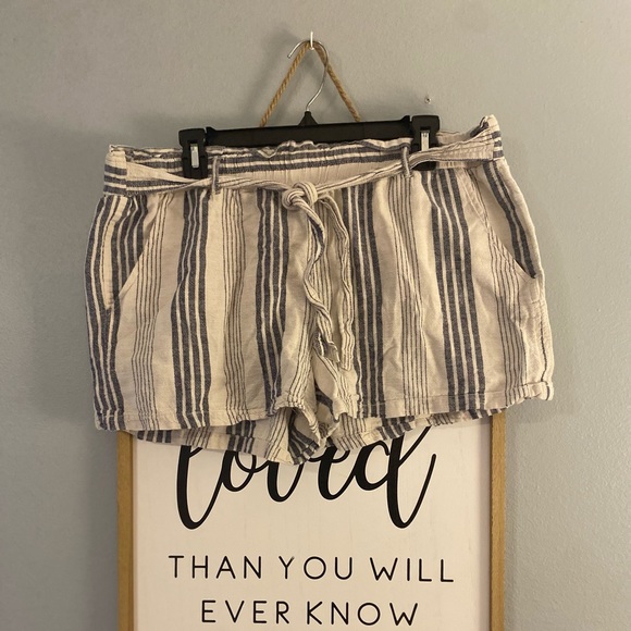 Angel kiss linen shorts bundle - Picture 3 of 3